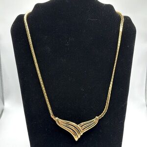 ✨ Stunning Napier 18" Gold-toned Necklace ✨
